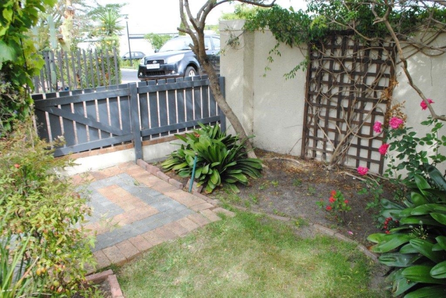 To Let 3 Bedroom Property for Rent in Fernwood Western Cape